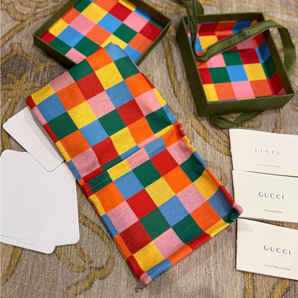 Gucci Gift Box Set with Pouch and Ribbon - Picture 3 of 11